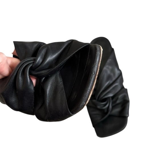 Vince Black Quilted Mules Fashion-Forward Design - Picture 6 of 7